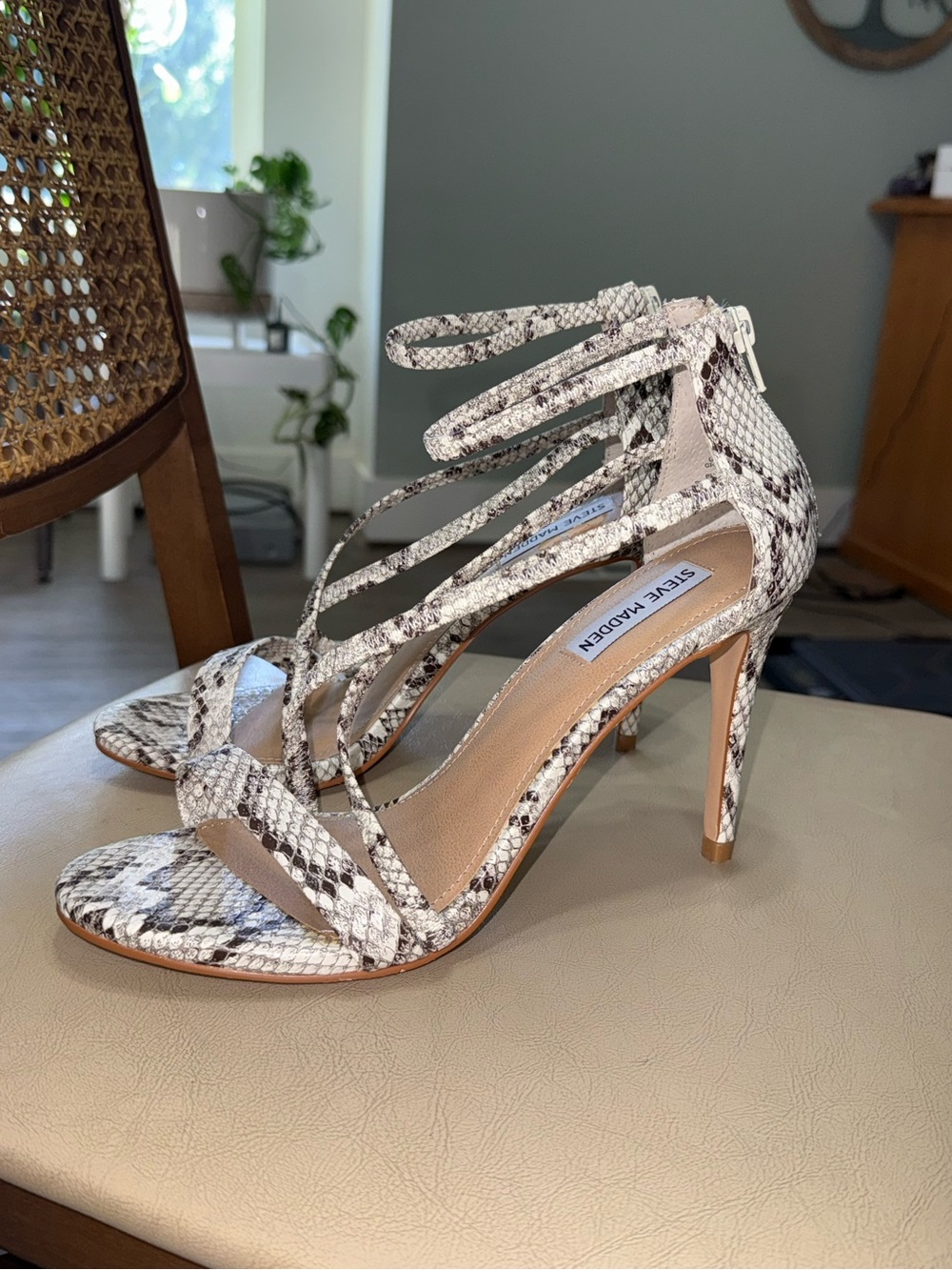 Steve Madden White & Black Snake Skin Stiletto High Heels Size 10 Women’s